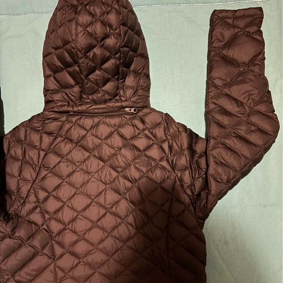 The north face women’s size medium long, puffer coat it’s black in color - Picture 3 of 8